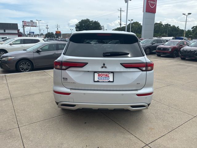 2024 Mitsubishi Outlander SE  at Royal Nissan