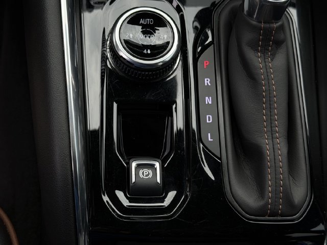 2023 GMC Canyon AT4 White at AutoSavvy Houston Northwest