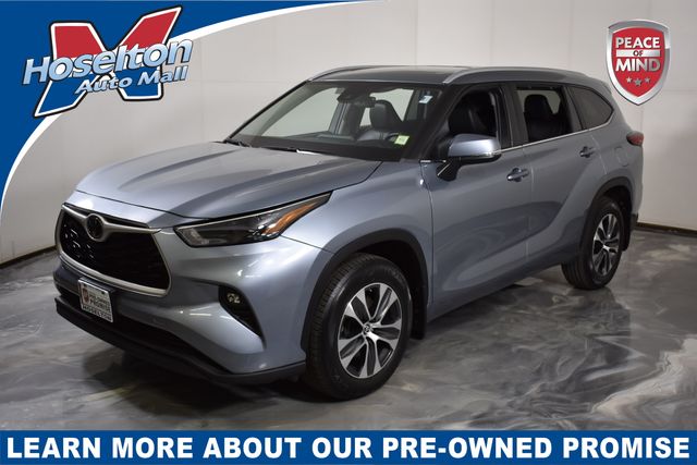 Moon Dust 2023 Toyota Highlander XLE AWD SUV / Crossover All-Wheel Drive 8-Speed Automatic