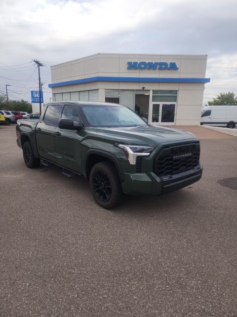 2022 Toyota Tundra Verde (Army Green) Camioneta Todo terreno Automática