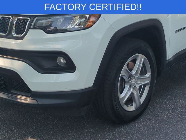 Used 2024 White Jeep Latitude image 9