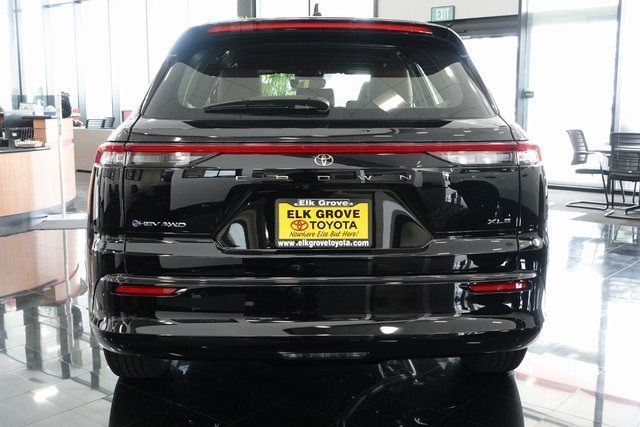 new 2025 Toyota Crown Signia car