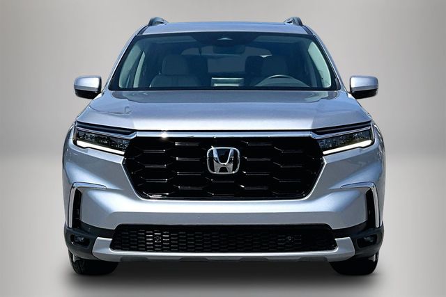 Used 2025 Honda Pilot Touring 4D Sport Utility