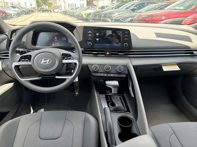 2024 Hyundai Elantra SE 8