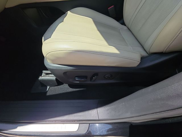 Used 2022 Black INFINITI LUXE image 12