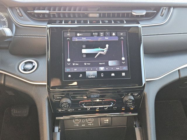 2026 Jeep Grand Cherokee L Laredo 4x2