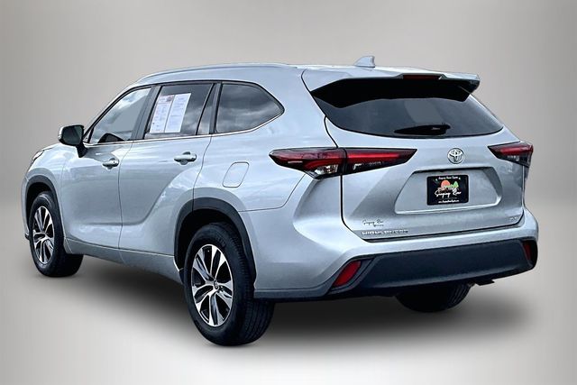 Used 2024 Toyota Highlander XLE 4D Sport Utility