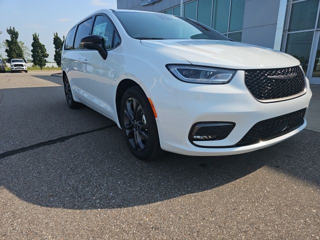 2026 Chrysler Pacifica Select - Pw7 exterior view 3