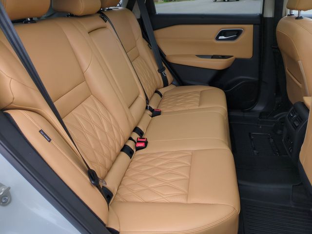 Used 2021 White Nissan Platinum image 32