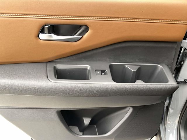 New 2026 Gray Nissan Platinum image 15