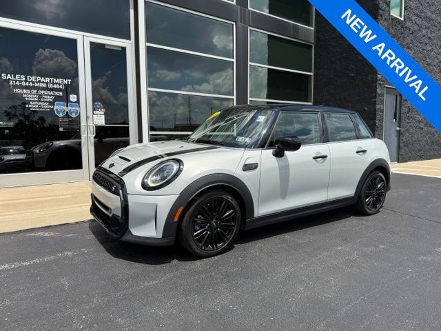 White Silver Metallic 2023 MINI Cooper Hatchback Front-Wheel Drive 7-Speed Dual Clutch