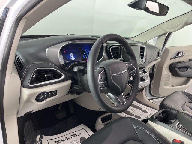 2022 Chrysler Pacifica Hybrid Touring L 19