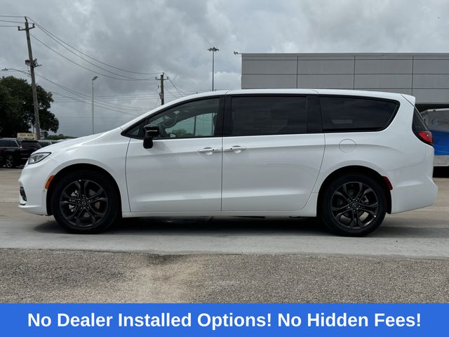 2026 Chrysler Pacifica Select White at Bayshore Chrysler Jeep Dodge Ram