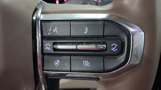 Used 2025 GMC Yukon XL SUV