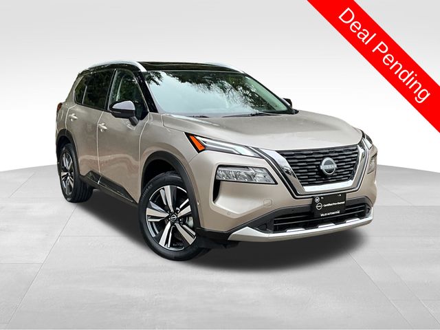 Champagne Silver Metallic/Super Black 2023 Nissan Rogue Platinum AWD SUV / Crossover All-Wheel Drive Continuously Variable Transmission