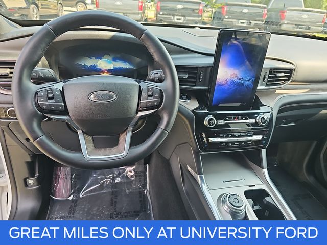 Used 2023 White Ford Platinum image 16