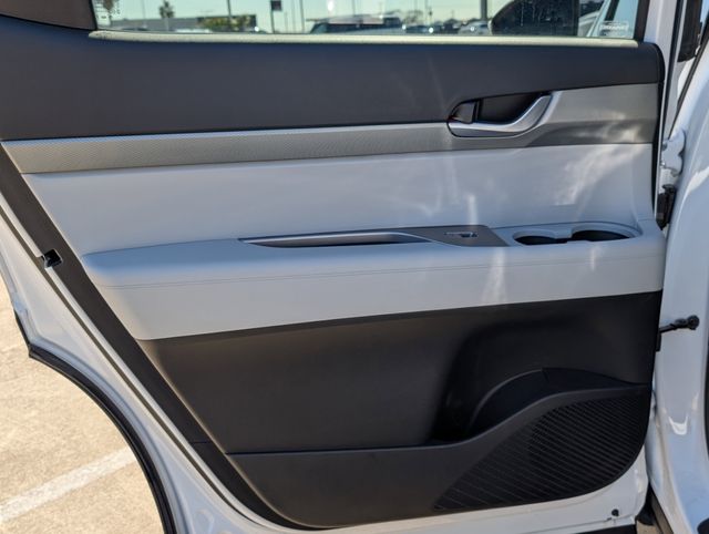 Used 2025 White Hyundai SEL image 23