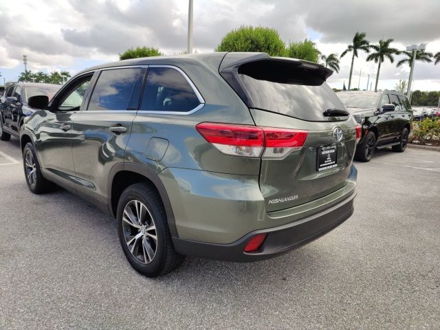 2019 Toyota Highlander LE 10