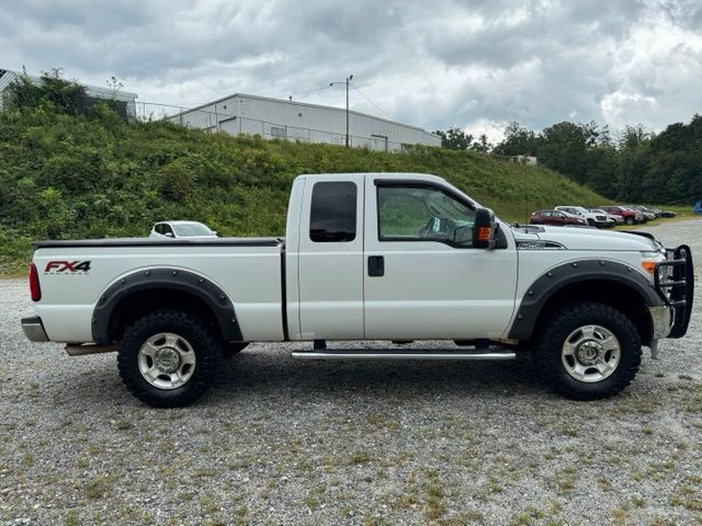 Used 2016 White Ford XLT image 9