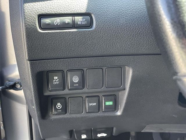 Used 2022 Gray Nissan SV image 16