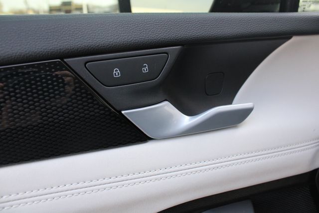 Used 2025 Black Volkswagen 2.0T SE image 7