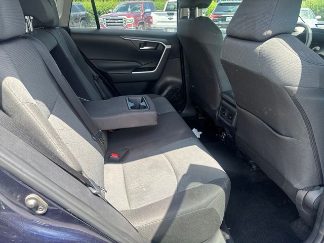 2025 Toyota RAV4 XLE - Photo 20