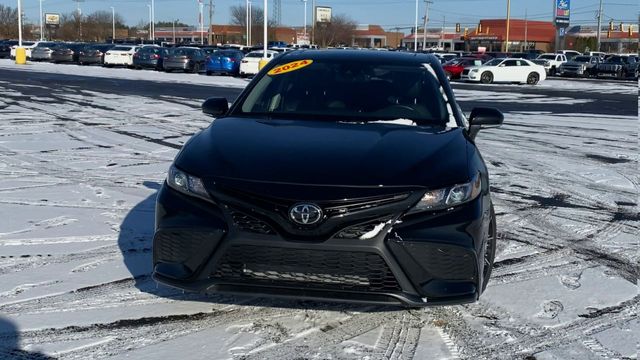 2024 Toyota Camry SE 3