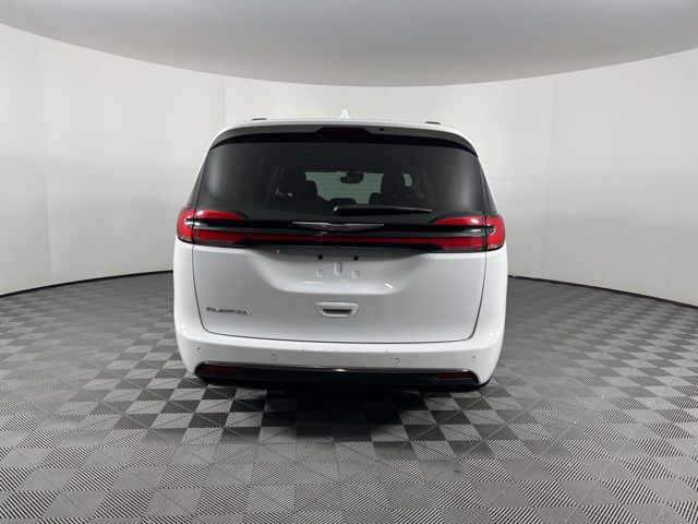 2022 Chrysler Pacifica Touring L 8