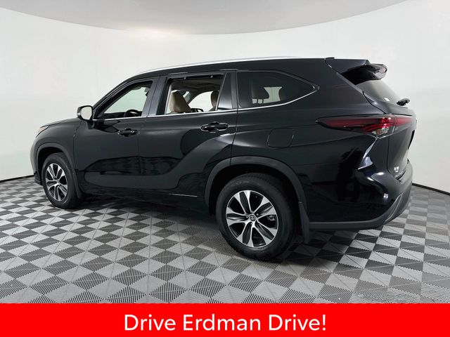 Used 2025 Toyota Highlander SUV