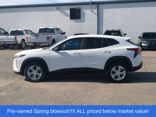 Used 2025 Summit White Chevrolet LS image 10