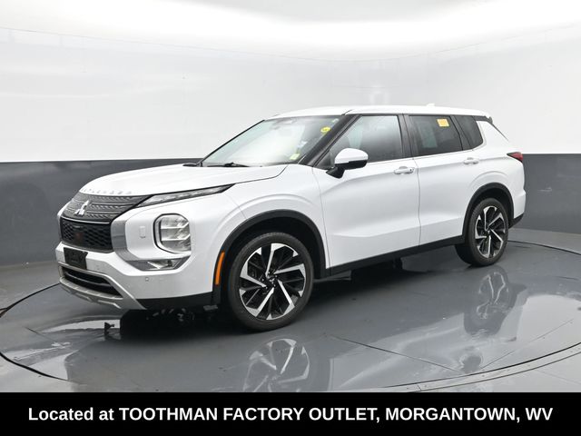 White 2023 Mitsubishi Outlander SUV / Crossover All-Wheel Drive Continuously Variable Transmission