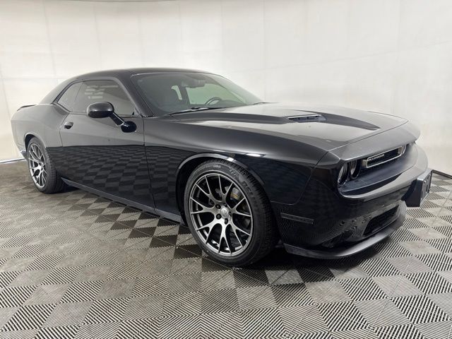 Pitch Black Clearcoat 2020 Dodge Challenger Coupe Rear-Wheel Drive 8-Speed Automatic