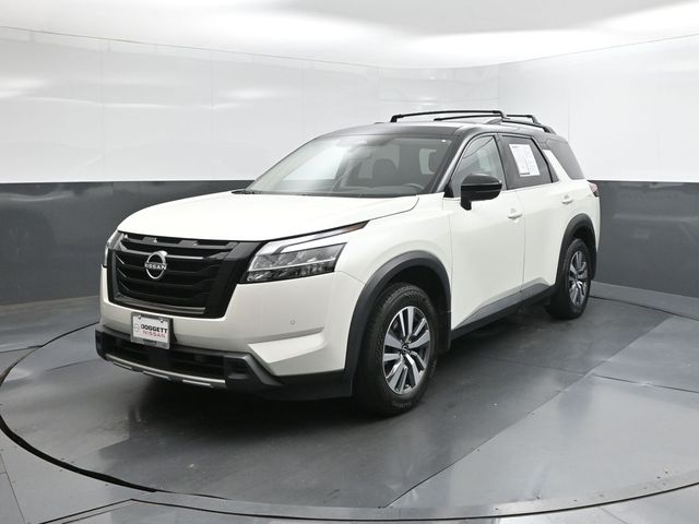  2023 Nissan Pathfinder SL FWD   