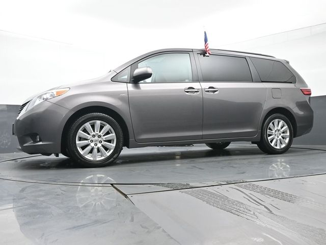 2017 Toyota Sienna XLE 32