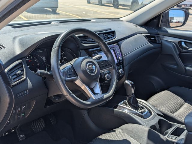 2017 Nissan Rogue SV - 10