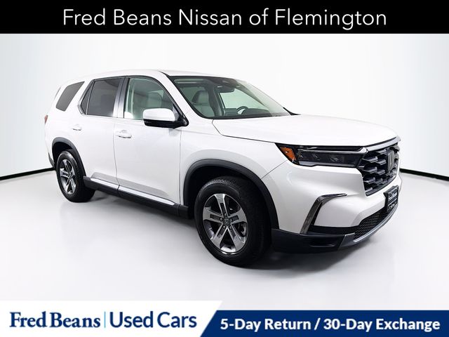 White 2023 Honda Pilot EX-L AWD SUV / Crossover All-Wheel Drive Automatic