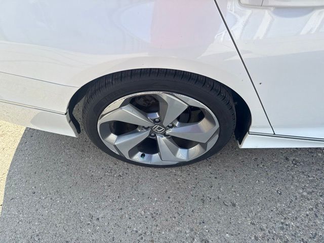 2018 White Honda Accord Touring FWD Sedan