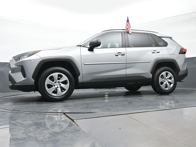 2021 Toyota RAV4 LE 32