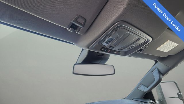 Used 2025 White Chevrolet LT image 28