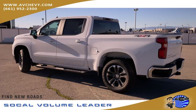 Summit White 2026 Chevrolet Silverado 1500 LT Crew Cab 4WD Pickup Truck Four-Wheel Drive 8-Speed Automatic