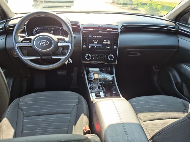 Used 2024 Green Hyundai SE image 27