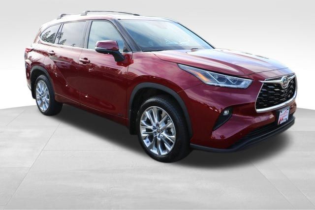 2023 Toyota Highlander Hybrid Limited 17