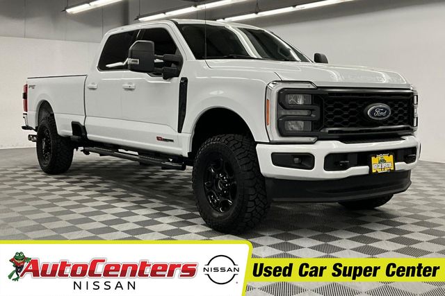 Oxford White 2023 Ford F-350 Super Duty XLT Crew Cab 4WD Pickup Truck Four-Wheel Drive 10-Speed Automatic