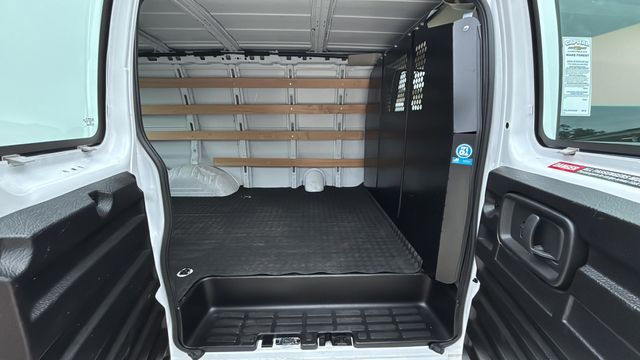 Used 2024 White GMC Work Van image 32