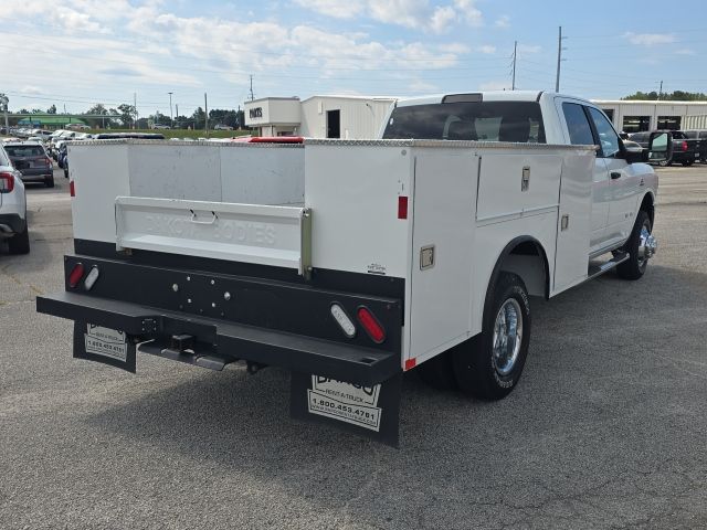 2024 Ram 3500 SLT:B01822