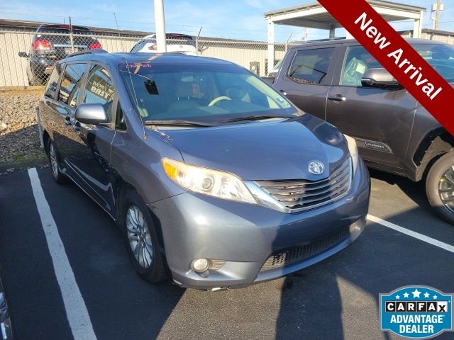 2014 Toyota Sienna XLE 7-Passenger Auto Access Seat