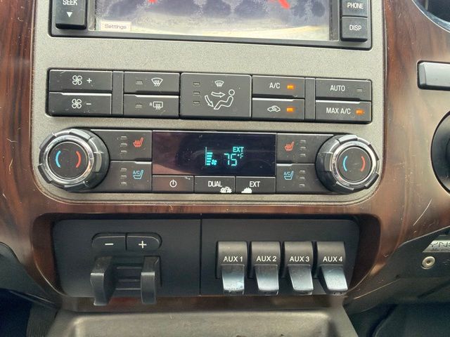 Used 2012 White Ford Lariat image 24