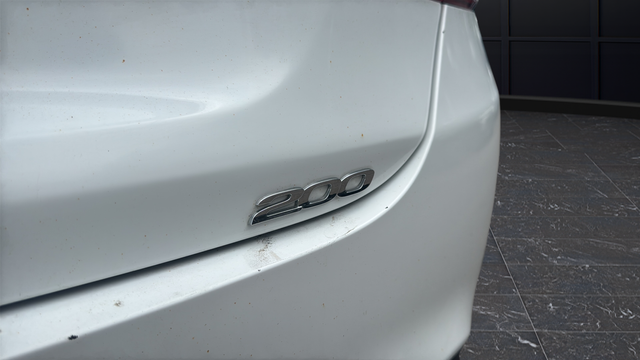 Used 2015 Bright White Clearcoat Chrysler Limited image 29