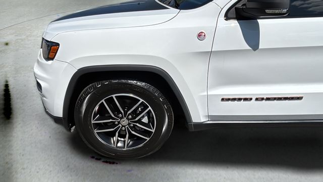 Used 2017 White Jeep Trailhawk image 37