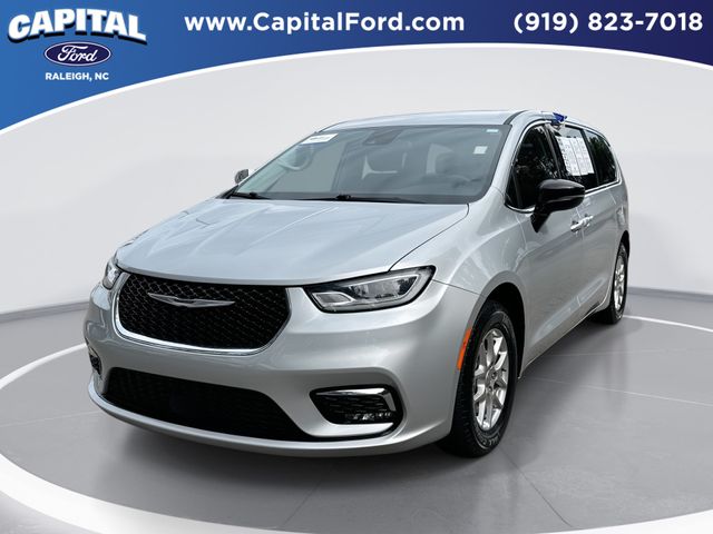 2024 Chrysler Pacifica Touring L's photo